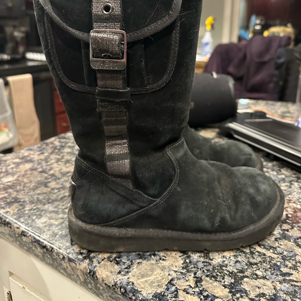 UGG Australia Women's 1895 Retro Cargo Tall Zip Black Sheepskin Boots Size 7